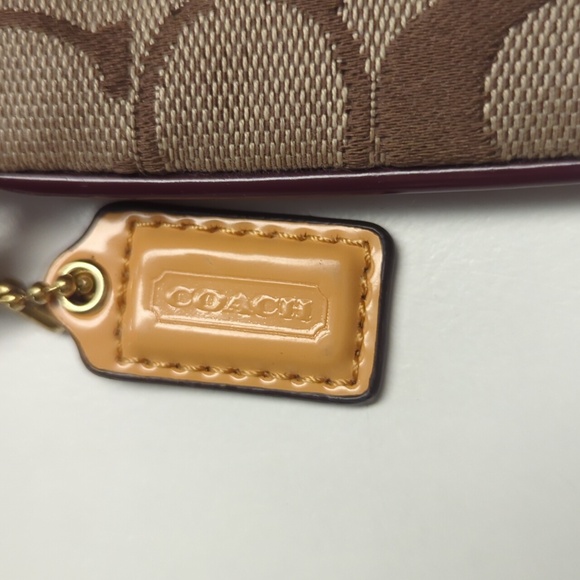 Coach wristlet in excellent condition - Picture 2 of 6